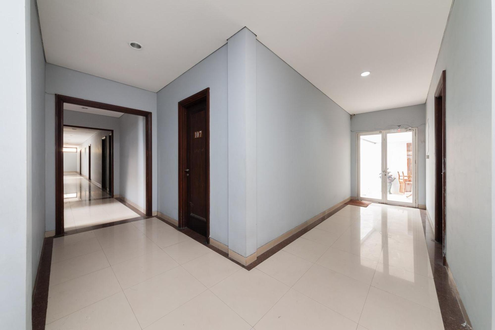 Reddoorz Plus Near Kelapa Dua Kebon Jeruk Τζακάρτα Εξωτερικό φωτογραφία