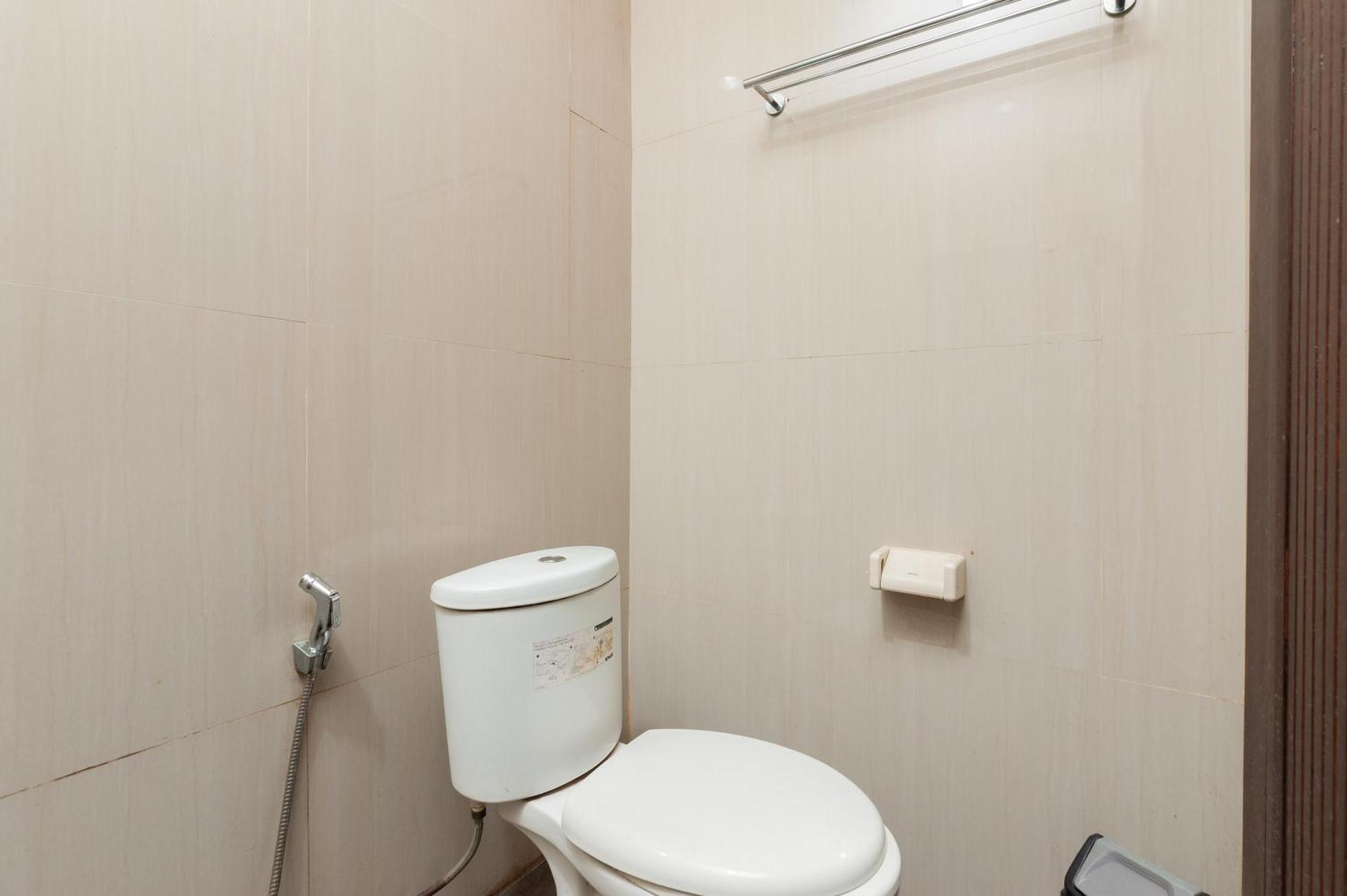 Reddoorz Plus Near Kelapa Dua Kebon Jeruk Τζακάρτα Εξωτερικό φωτογραφία