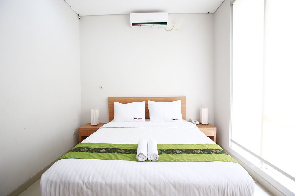 Reddoorz Plus Near Kelapa Dua Kebon Jeruk Τζακάρτα Εξωτερικό φωτογραφία