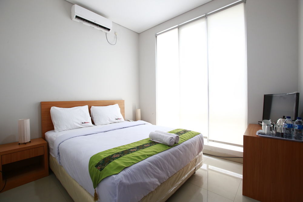 Reddoorz Plus Near Kelapa Dua Kebon Jeruk Τζακάρτα Εξωτερικό φωτογραφία