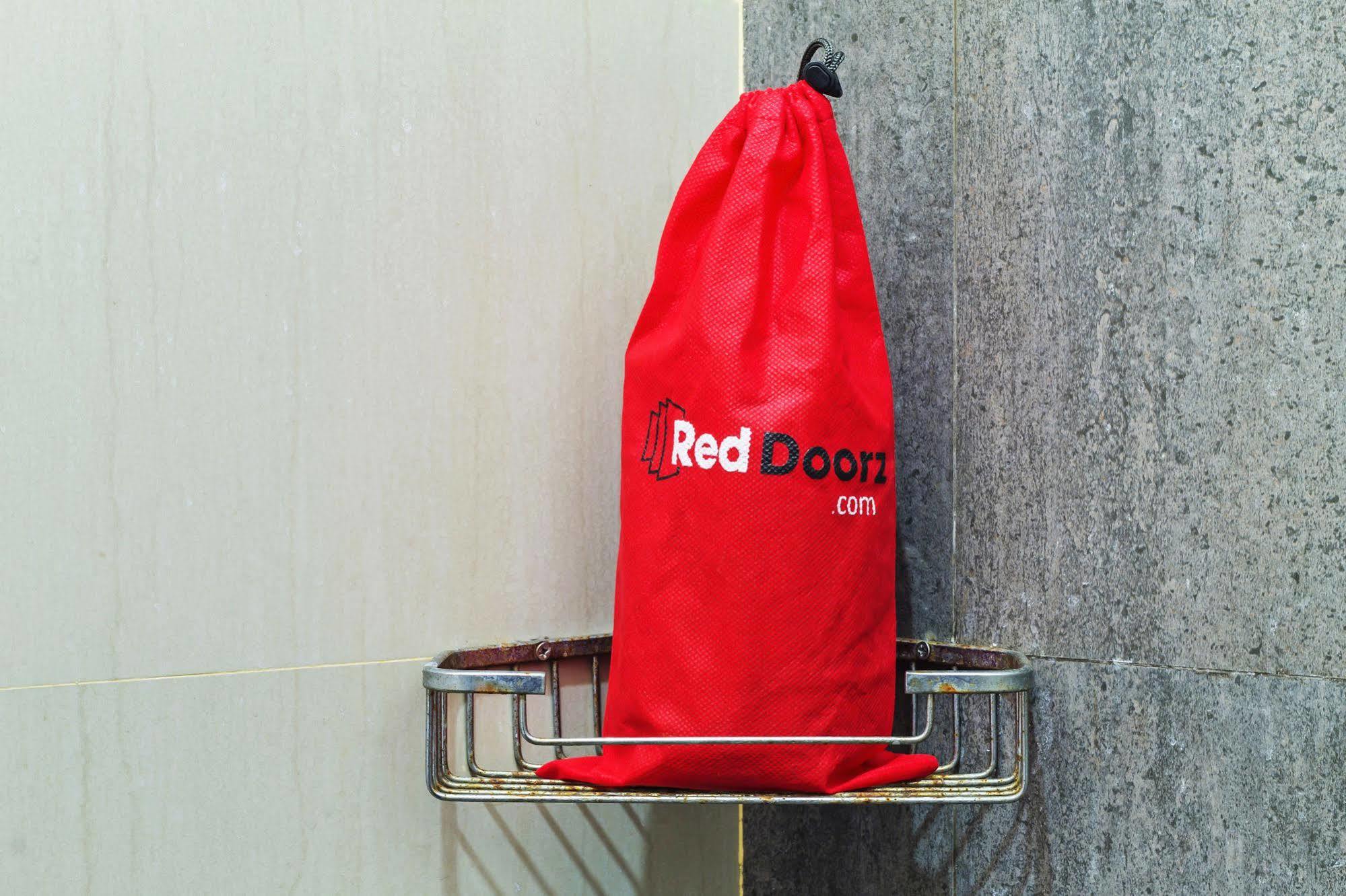 Reddoorz Plus Near Kelapa Dua Kebon Jeruk Τζακάρτα Εξωτερικό φωτογραφία