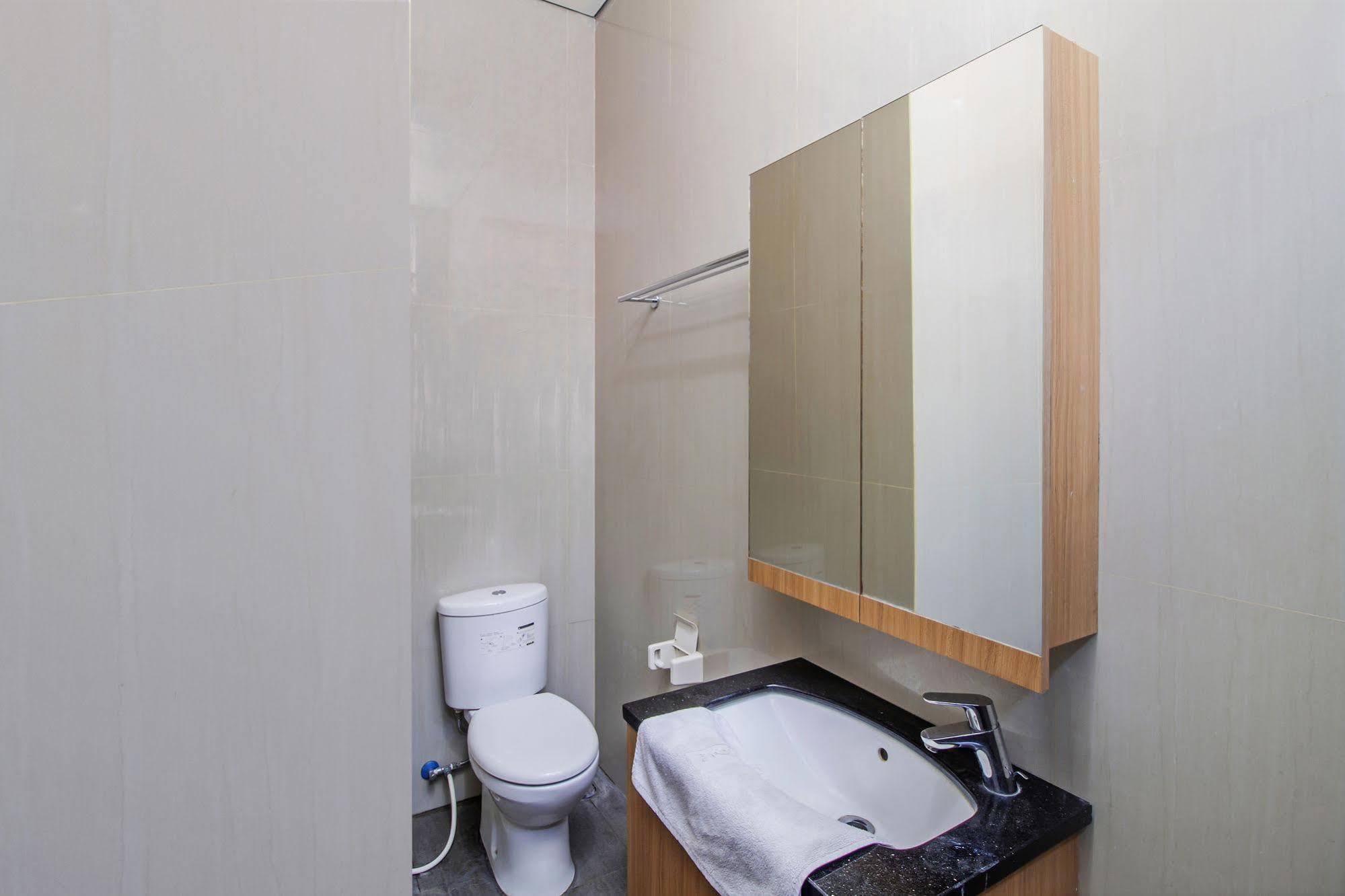 Reddoorz Plus Near Kelapa Dua Kebon Jeruk Τζακάρτα Εξωτερικό φωτογραφία