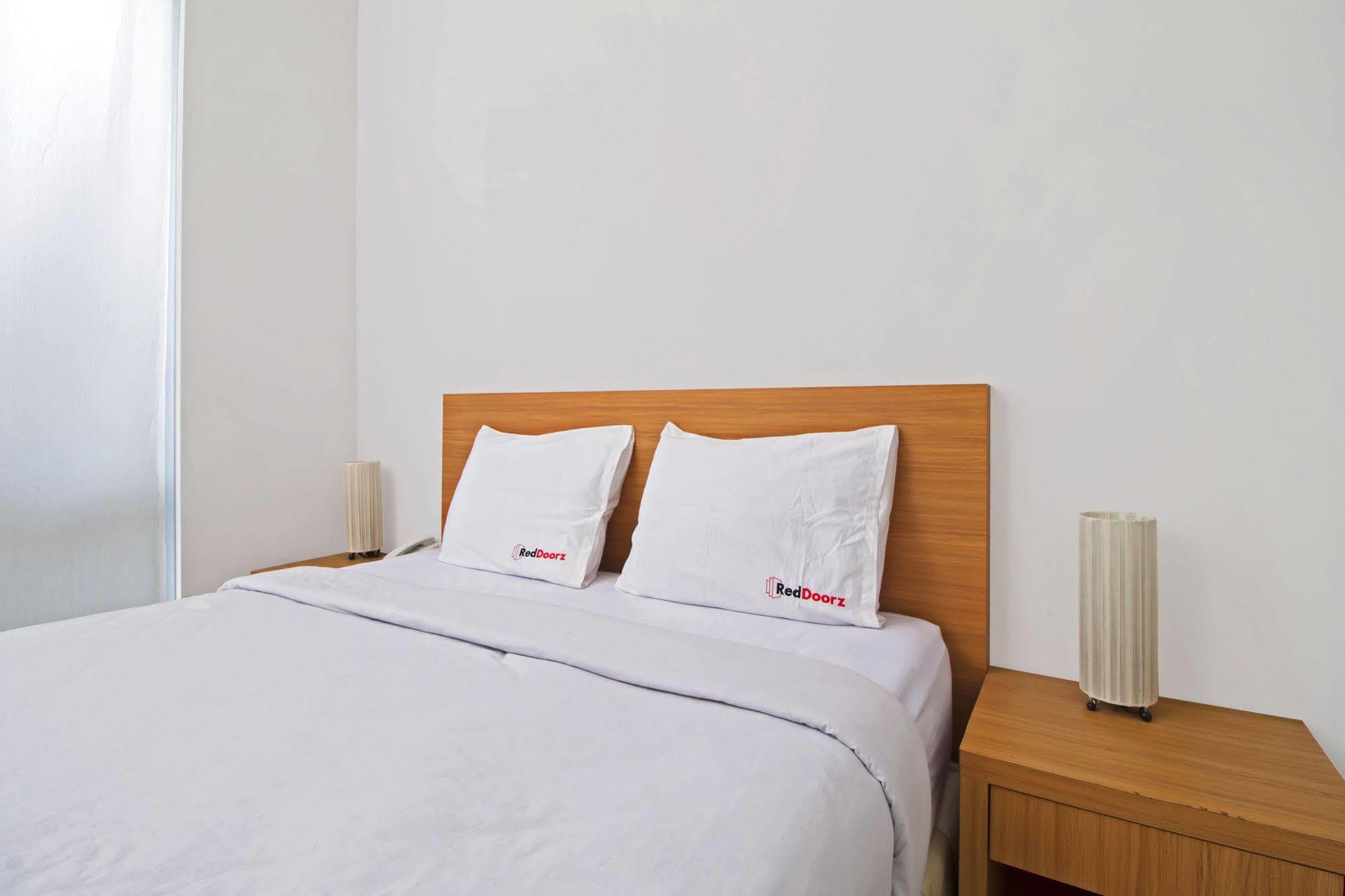 Reddoorz Plus Near Kelapa Dua Kebon Jeruk Τζακάρτα Εξωτερικό φωτογραφία