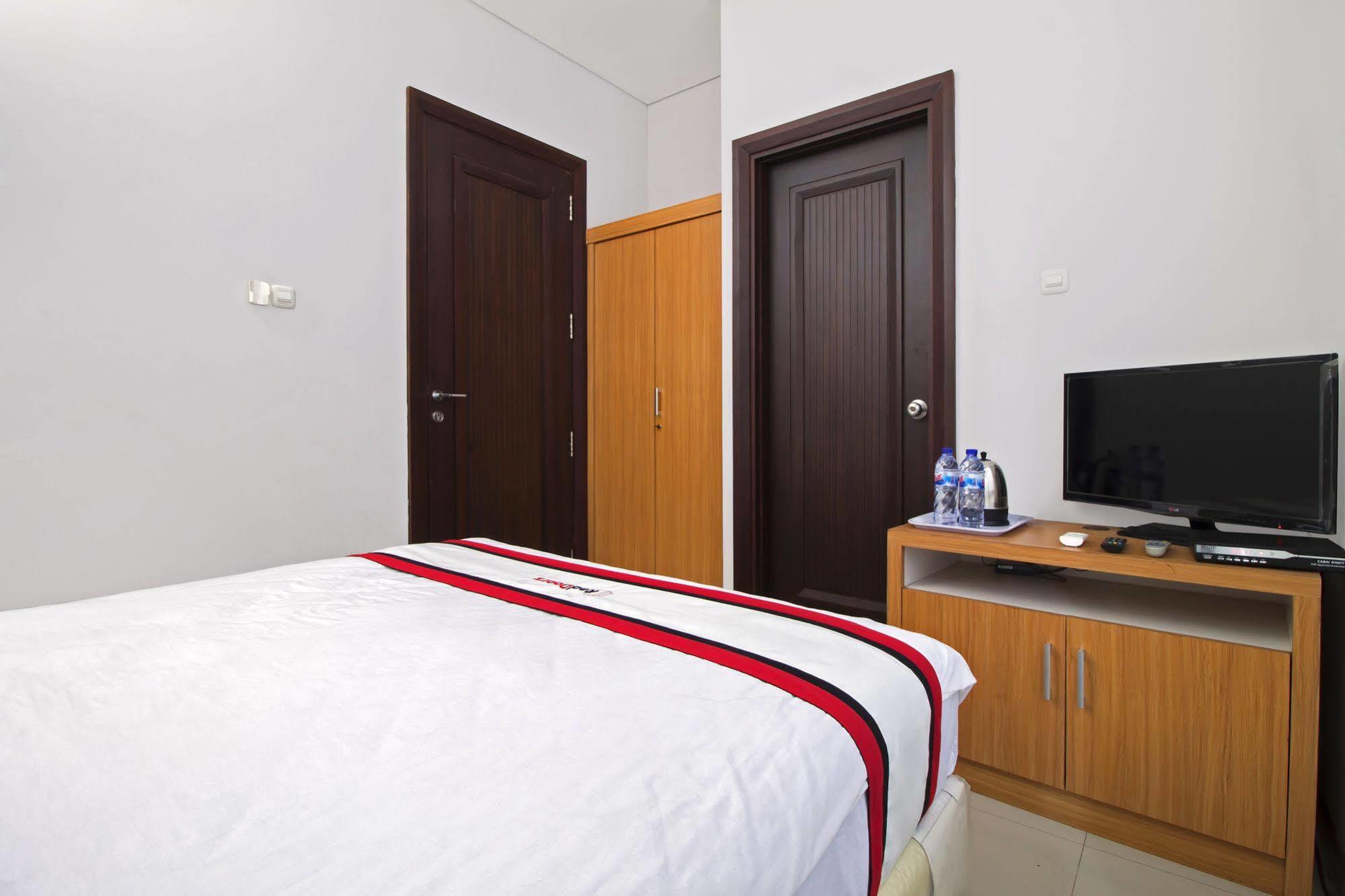 Reddoorz Plus Near Kelapa Dua Kebon Jeruk Τζακάρτα Εξωτερικό φωτογραφία